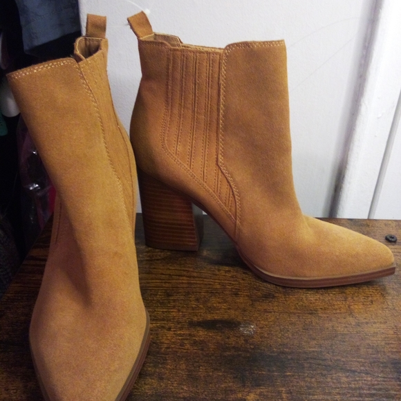 Marc Fisher, NWOT, Women's, Pull-On Boots, Size 6.5, Color Tan, Brown, - Picture 4 of 10